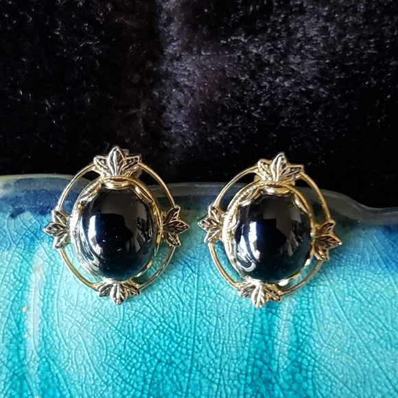 Clip-on earrings-like new - Picture 1 of 3